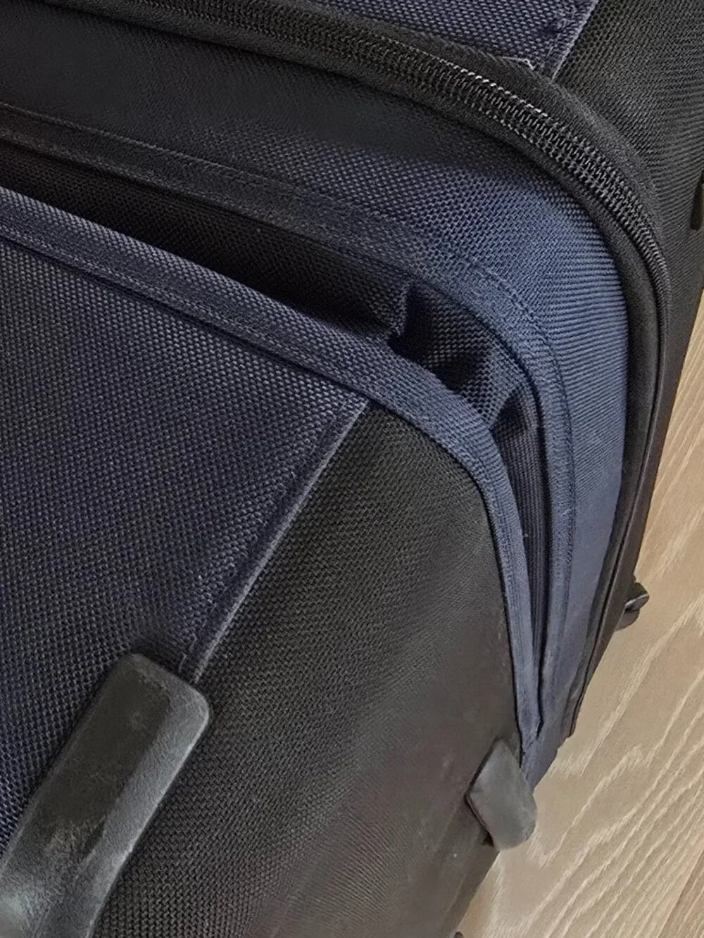 Tumi Alpha 3 Expandable 4 Wheeled Packing Case Luggage in Black/Navy